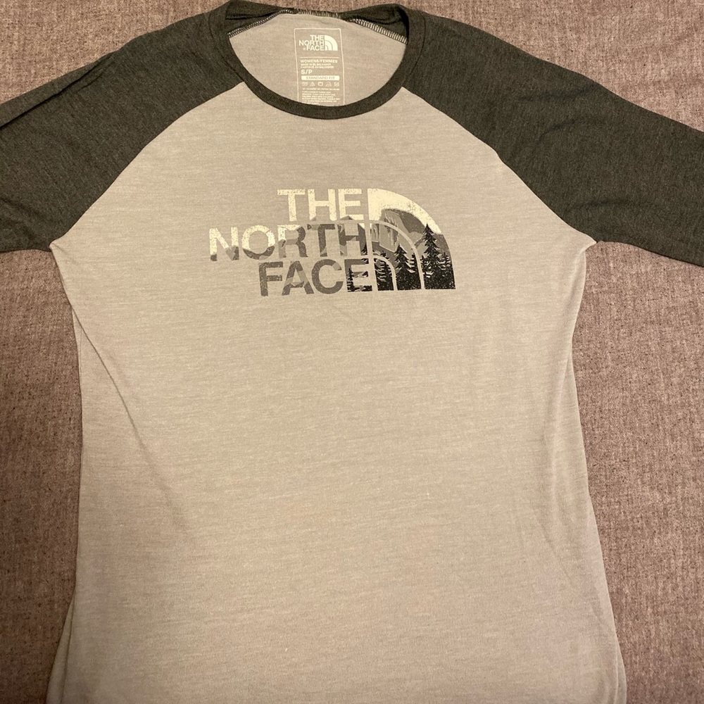 The North Face 3/4 sleeve raglan shirt